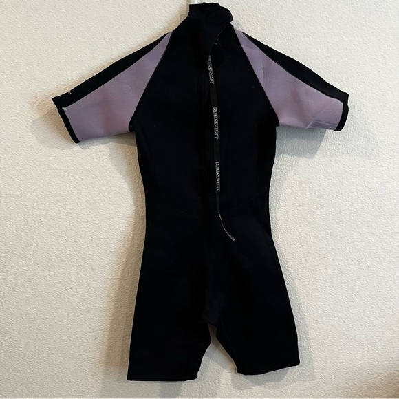 2.5mm Junior's NeoSport Shorty Springsuit size 12 black and lavender - Picture 8 of 14